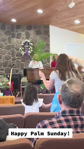 Jennifer Lyon (@jenniferlyon4)’s video of palm sunday