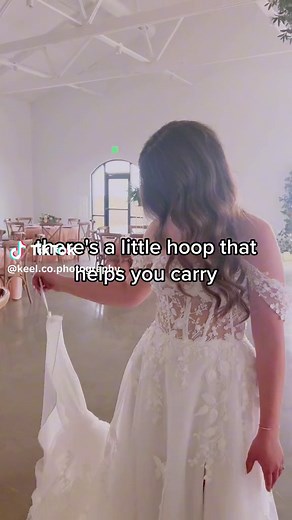 Wedding Dress Wrist Loop: Easy Wedding Day Tip