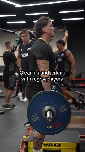 Ok, technically: hang clean into push press but this is similar to a clean and jerk 🏉 #rugby #hsbcsvns #hsbcsvnssgp