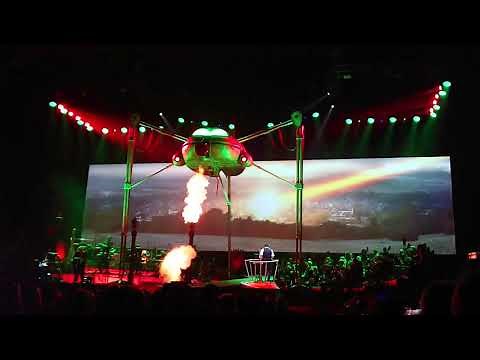 Martian tripod fighting machine Jeff Wayne's War of the Worlds @ Leeds Arena 2018