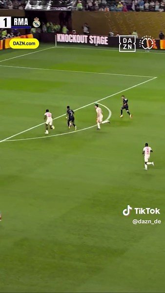 Augen überall 👀 #DAZNmoment Alle Spiele des #FIFACWC seht Ihr live und for free auf DAZN 📺 #TakeItToTheWorld