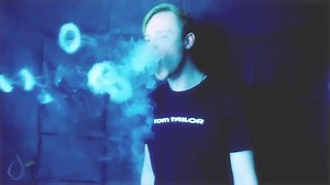 Amt-Vape | Trick Tutorial // Perfekte Ringe machen mit COUGHTECHNIK! ----------------------------------- Amt-Vape: https://www.facebook.com/amtvapetricks/?fref=ts Gruppe: https://www.facebook.com/groups/worldofvaping.de/ IG: https://www.instagram.com/worldofvaping | World of Vaping