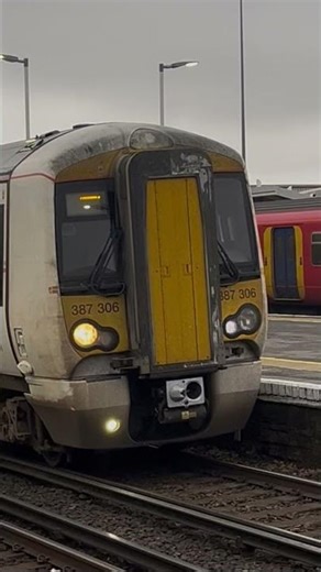 Class 387 Southern #train #railwaycontent #trainspotting #railvlogger #railway #railtrack #class387