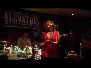 Elaine Tuttle performs Hold On (I'm Coming) with The Elevators