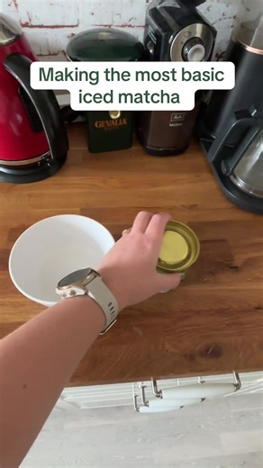 How to Make Iced Matcha at Home: A Simple Guide