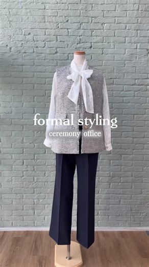 ワールド オンラインストア（WOS）公式アカウント | ＼通勤にもセレモニーにも／ フォーマルスタイリング💐𓂃❁⃘𓈒𓏸 ツイード調ジレに、 ボウタイブラウスを合わせた上品スタイル。 ネイビーパンツで引き締め、 きちんと感と女性らしさを両立🌸 学校行事や保護者会はもちろん、 オフィスシーンにも活躍する... | Instagram