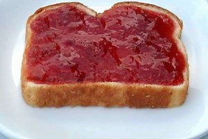 Recette de confiture à la rhubarbe et aux petits fruits