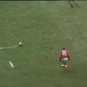 #OnThisDay in 1986 Putting the 'long' into 'long-range'... Paul Thorburn wrote his name into #rbs6nations legend with an astonishing penalty from his own 10m line against Scotland! 😮👏🏉🚀 | Ruck.co.uk
