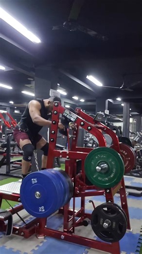 Imran Ali Khan on Instagram: "How to perform a belt squat Setup: 1.Adjust the machine so the support post is at the correct height, allowing you to clip the belt to it without hitting the floor. 2.Position: Put the belt around your hips, stand with feet shoulder-width apart (or natural stance), and clip the belt to the machine's chain or lever. 3.Tension: Stand up to create tension on the belt; push the support bar slightly forward to allow for movement. 4.Descent: With a braced core, push your 