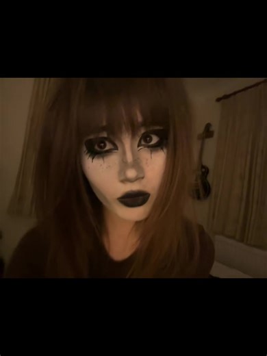 Applying Bottom Lashes for a Stunning Look