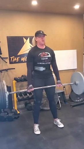 @april.hutchinson In training PR tonight under major fatigue and almost the last leg before Masters Worlds. 476.6 lbs after 455lbs. Followed by 2 x 2 @ 405lbs paused at knee. I want that over 5 Hundo so bad I can taste it. Last week I missed 475 and had to back down to 465. I was so bummed for days. My boyfriend said it perfectly though “ You’ll have ups and downs it’s normal. When you have those bad days you leave it behind. Embrace the good days. 💪🏻💪🏻❤️ I cam remember the first time I pull