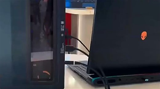 外星人Alienware AREA-51笔记本电脑，高性能电竞利器，畅享丝滑游戏体验，告别卡顿发热，多任务处理游刃有余，助你沉浸式应对激烈战局或高强度创作场景。