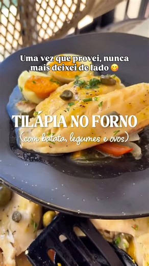 receitas fit on Instagram: "👆Tem várias receitas como essa no perfil! 🎥 Receita da @euraphamescua amei 😍 TILÁPIA DE FORNO Tão prática, saudável e gostosa! Uma opção muito legal para quem quer incluir o peixe no cardápio semanal, variando o modo de preparo. . INGREDIENTES - 800g de filé de tilápia - 2 batatas grandes - 1 pimentão amarelo - 1 tomate sem sementes - 1/2 cebola de cabeça - 4 dentes de alho laminados - 4 ovos - azeitonas e alcaparras a gosto - Azeite - Sal e pimenta do reino - Lemo
