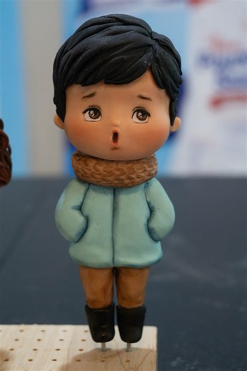 41K views · 680 reactions | #captainschefsugararts #sugarfigure #sculptedfigure #sugarartist #internationalsugarartist #freehand #sugarart #ilovehandmade #nomolders #sugarcraft #sugarworks#pastamodel #modellingpaste #gumpaste #fondant #topper #figure #caketopper #sugarmodel #cupcaketopper #toGodbealltheglory❤️ | Captain’s Chef Sugar Arts | Facebook