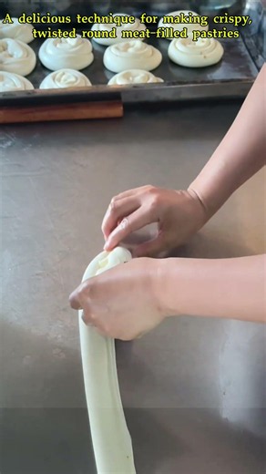 A delicious technique for making crispy, twisted round meat-filled pastries