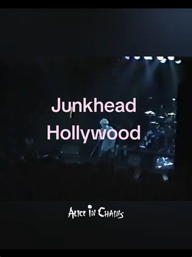 Hollywood Palladium 1992 Layne in his full power, and everyone present felt it. You can feel it through this footage. His energy and vocal performance were unbelievable, the kind that stays with you for life. This is Layne being Layne, intense, sensitive, deeply human, and breathtakingly gifted. The way he delivered Junkhead that night, so raw, so real, so deeply from his core, made that moment unforgettable. This Alice in Chains performance feels like something sacred. And Layne led that moment