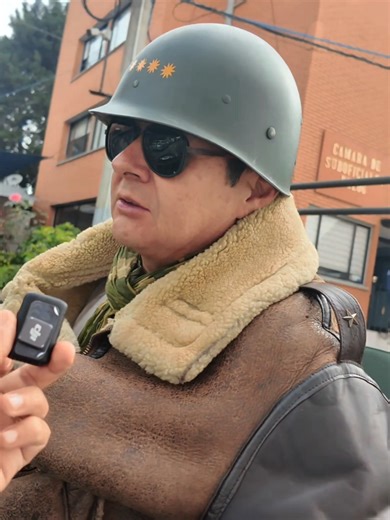 CAPÍTULO III: El corazón del festival 🎭🎶 En este tercer capítulo la celebración alcanza su punto más vibrante. El escenario cobra vida, el talento brilla y la energía del público se siente en cada aplauso. El video nos muestra cómo el arte y la cultura se convierten en protagonistas, llenando el Batallón de Infantería No. 70 de música, ritmo y orgullo compartido. La historia continúa entre sonrisas, presentaciones memorables y ese espíritu que nos recuerda que la cultura también fortalece nues