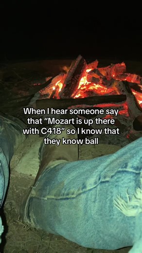 Minecraft Music: C418 vs. Mozart Comparison
