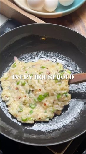 Poha omelette #indianrecipe #eggrecipe #indianstory #familyrecipes #youtubeshorts #shortvideo