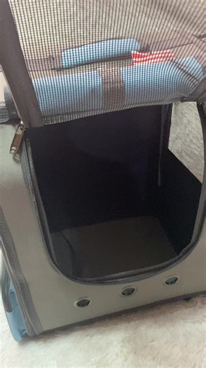 Upaw Ventilated Roller Pet Carrier: Perfect for Travel