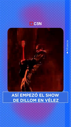 🔥 ASÍ EMPEZÓ EL SHOW DE DILLOM EN VÉLEZ 🔥 ➡️ El artista innovó con un escenario imponente y con un arranque que cautivó a su público. 🎶 El show originalmente estaba previsto para el 11 de septiembre pero por cuestiones climáticas tuvo que ser trasladado al 21 de diciembre. 📹 @auroritaluna | C5N