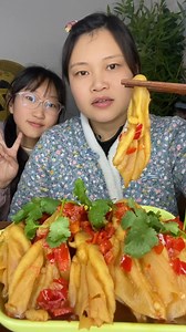 Duck Feet Spicy! | Gourmet Eating