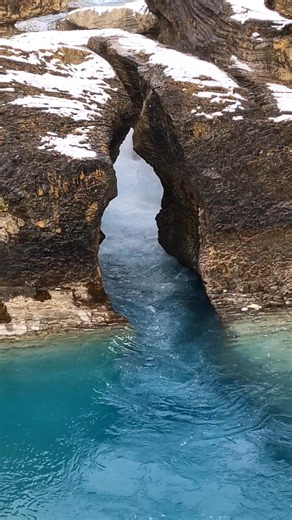 Natural Bridge, BC. La Vallée de la rivière du cheval qui rue. | Nat Duhaime