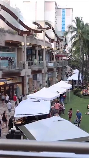 2.7K views · 540 reactions | Good vibes await at the #WaikikiBeachWalk Open Market! ✨ Every Monday from 4–8pm, discover unique treasures, artisan creations, and local vendors who embody the true spirit of Hawai‘i ️ Immerse yourself in the charm, flavors, and vibrant energy of #Waikiki, where every Monday feels like magic!  Come join us and make your evening unforgettable. 酪 #WaikikiBeachWalk #Oahu #HawaiiEvents | Waikiki Beach Walk | Facebook