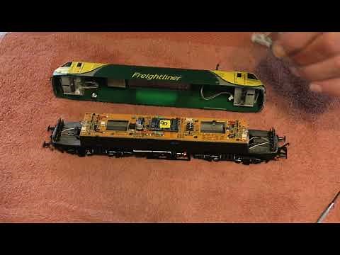 How to remove the body from a Bachmann Class 90 01-10-2020