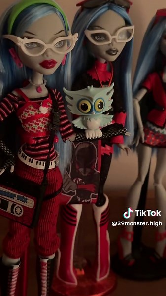 Exploring Ghoulia Yelps from Monster High