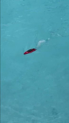 🚤✨ Get ready to make waves with the Mini RC Boat! Perfect for pools, lakes, or rivers, this compact