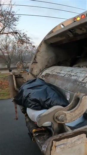 10 Extra Bags into the Rearload #garbagetruck - full #pov video of cleaning up this street later!