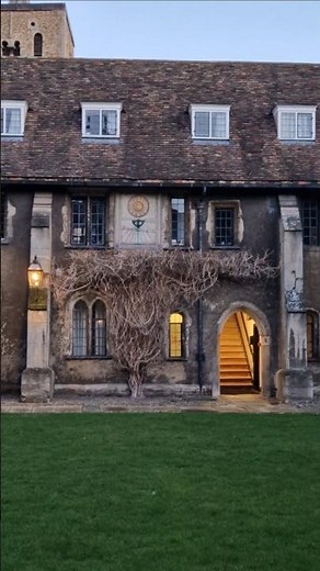 Cambridge 🇬🇧Corpus Christi – Old CourtTruly medieval architecture.