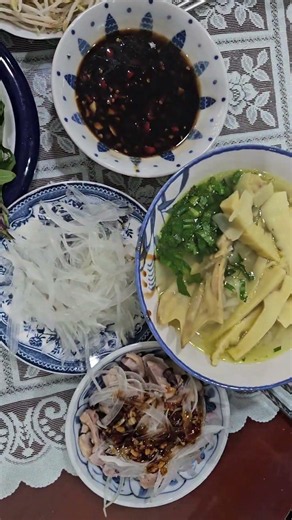 Đừng cho thịt vịt vào bát ngay! Chỉ thêm một bước nhỏ, món vịt nấu măng ngon hơn hẳn.🤭
