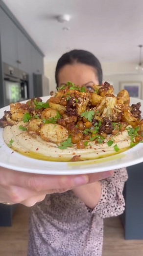 Ok, what are you having for dinner tonight, because Mondays have long been traditionally meat-free for us so I thought I’d re-share this one: Spiced Roasted Potatoes, Cauliflower & Chickpeas and Creamy Hummus. Serves 4-6 INGREDIENTS: 4 tbsp olive oil 1 x 400g (240g drained weight) can chickpeas 400g baby potatoes, washed and halved 400g cauliflower florets 2 tbsp cornflour 1 tsp sumac 1/2 tsp cumin 1tsp paprika 1tsp pul biber 1 tsp garlic powder 3/4 tsp sea salt flakes 1/2 tsp coarse black peppe