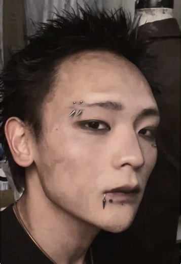 黒染めで遊んだせいで顔まっくろ #イメチェン #短髪 #fashion