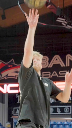 Most basketball layups in one minute 🏀 23 by Tristan Jass 🇺🇸 | Guinness World Records