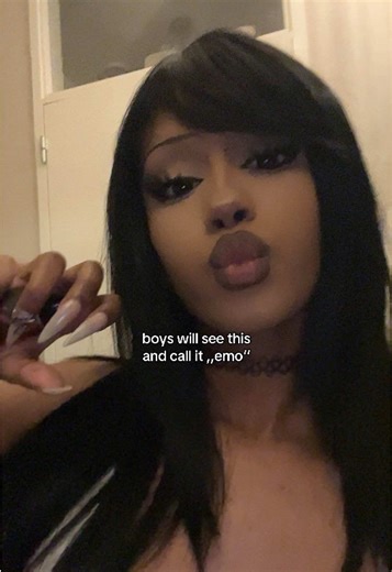 Explore Grunge Makeup for Cute Emo Looks