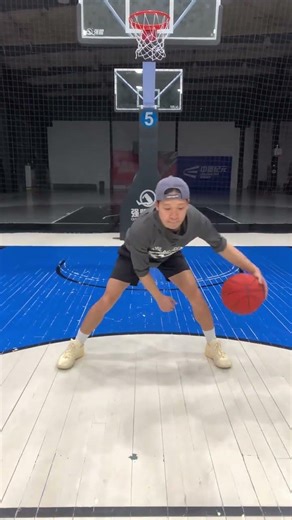Balance Your Play: Left and Right Hand Mastery in Basketball