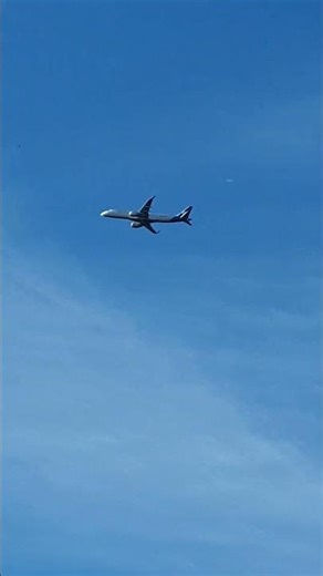 Air Dolomiti Embraer EMB-190 over South London