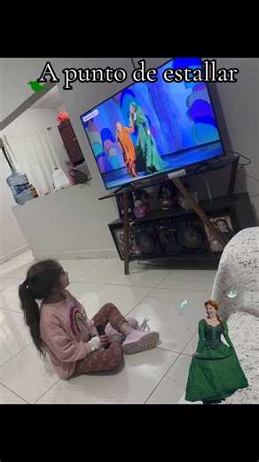 Soprano Opera Performance of 'A Punto de Estallar'