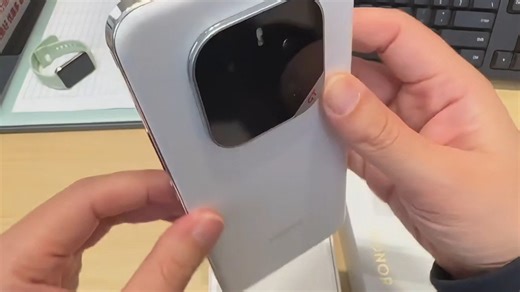 背刺荣耀Magic7，7200mAh 骁龙8至尊领先版 IP69防水，低至3199元