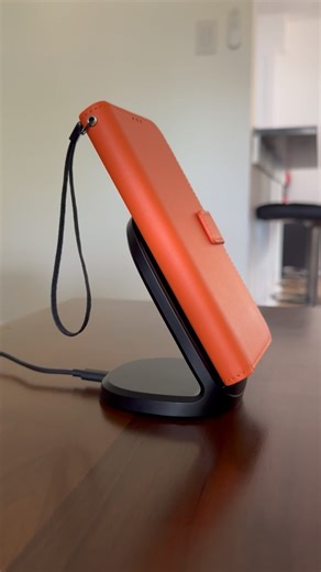 Is the phone charging or not? For seniors with memory loss or low vision, it’s hard to tell. The RAZ Memory Cell Phone offers both visual and audio confirmation that the phone is charging. With this feature enabled, your senior will see a large charging icon and hear “Phone charging”, when the RAZ Memory Cell Phone is placed on a wireless charger or plugged in. Learn more: https://tinyurl.com/4curptbx #NationalFamilyCaregiversMonth #NationalCaregiversMonth #AgingWithRAZ #DementiaCare #SeniorCare