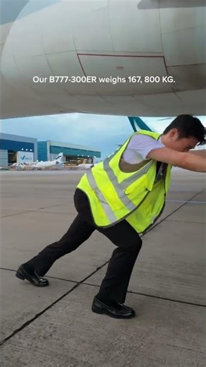 could you help me push the aircraft 😎✈️✈️#pushback #video #work