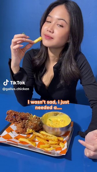 Obat sedihnya simple kok, makanan yang enak ajaa bang 😔🍔☝🏻 #gallusfriedchicken #gallussolo #galluschicken #ayamgorengsolo #hiddengemsolo #placetogosolo #wheretogo #liburandisolo #kulinerdisolo #maindisolo #soloviral #destinasisolo #jajandisolo