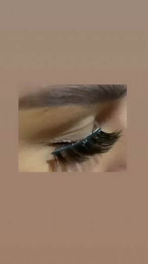 How to Enhance Your Eyelashes Effectively
