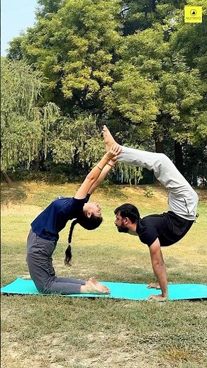 Yoga poses with two people #yoga #acroyoga #partneryoga #yogachallenge #flexibility #twopeople