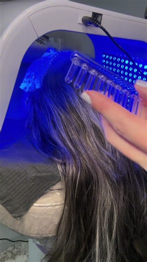 “Estimulación capilar relajación profunda ✨ Microcorriente, jade y terapia LED” La microcorriente capilar estimula la circulación y los folículos, el masaje con jade relaja tensiones y la terapia LED potencia la regeneración de la piel. Un tratamiento integral que une tecnología y bienestar 💡💆‍♀️##MicrocorrienteCapilar #MasajeCapilar #JadeMassage #TerapiaLED #ScalpCare