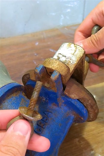 Super Rust Broken Coffee Grinder Restoration 1 #reels | Workshop DC