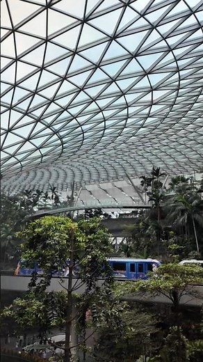 Jewel Changi Airport Singapore #travel #jewelchangiairport #rainvortex #restaurant